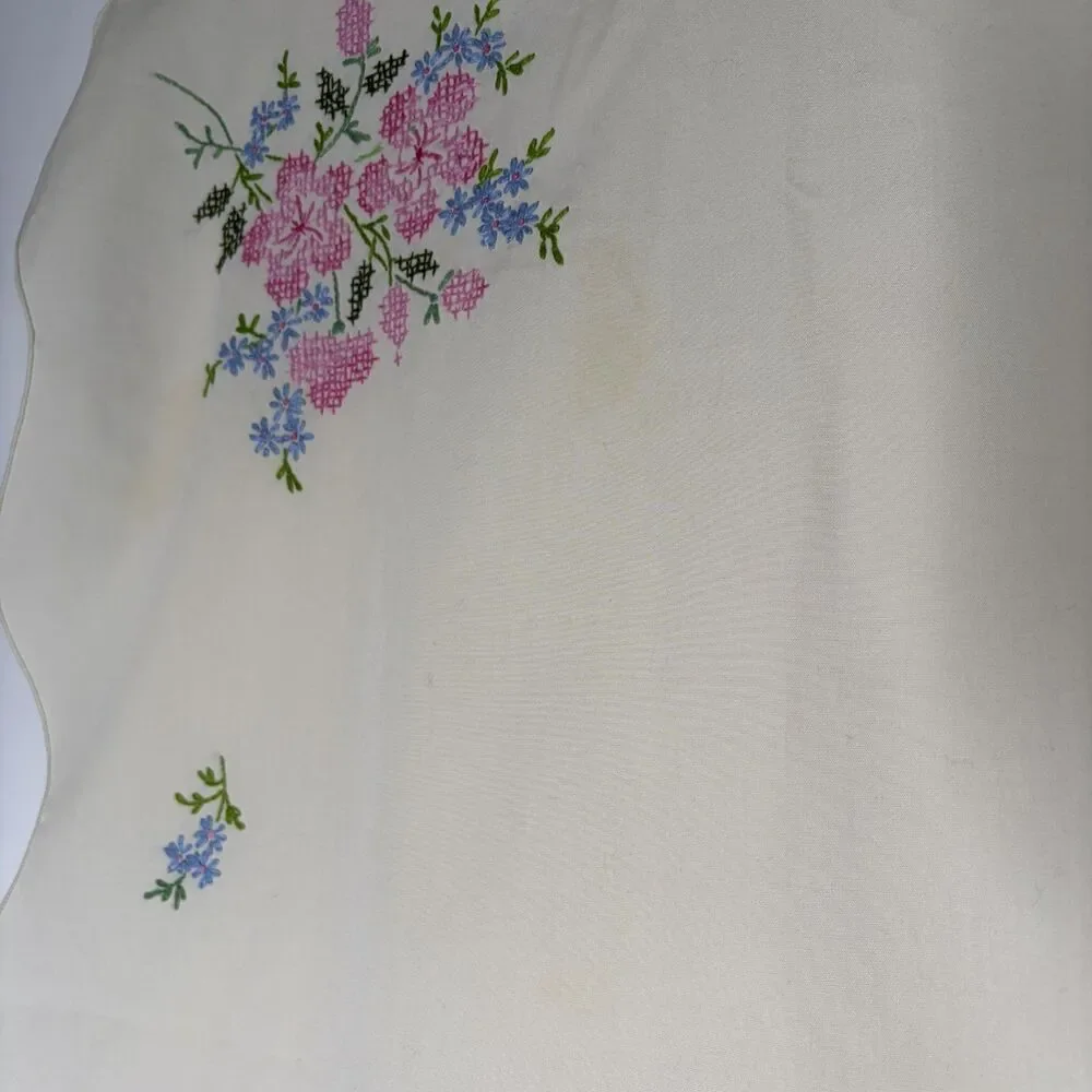 Embroidered Table Cloth Cottagecore Scalloped Hem Cross-Stitched Floral 47